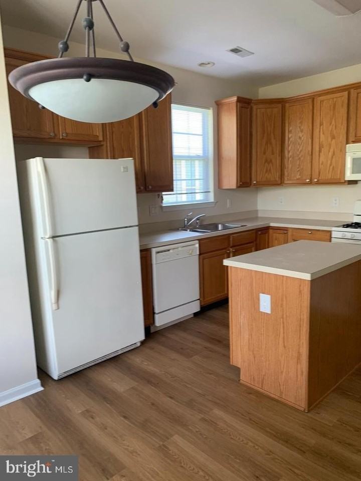 207 Devon Ln - Photo 6 of 12