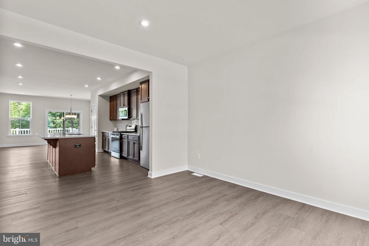 60 Rosemary Way - Photo 4 of 33