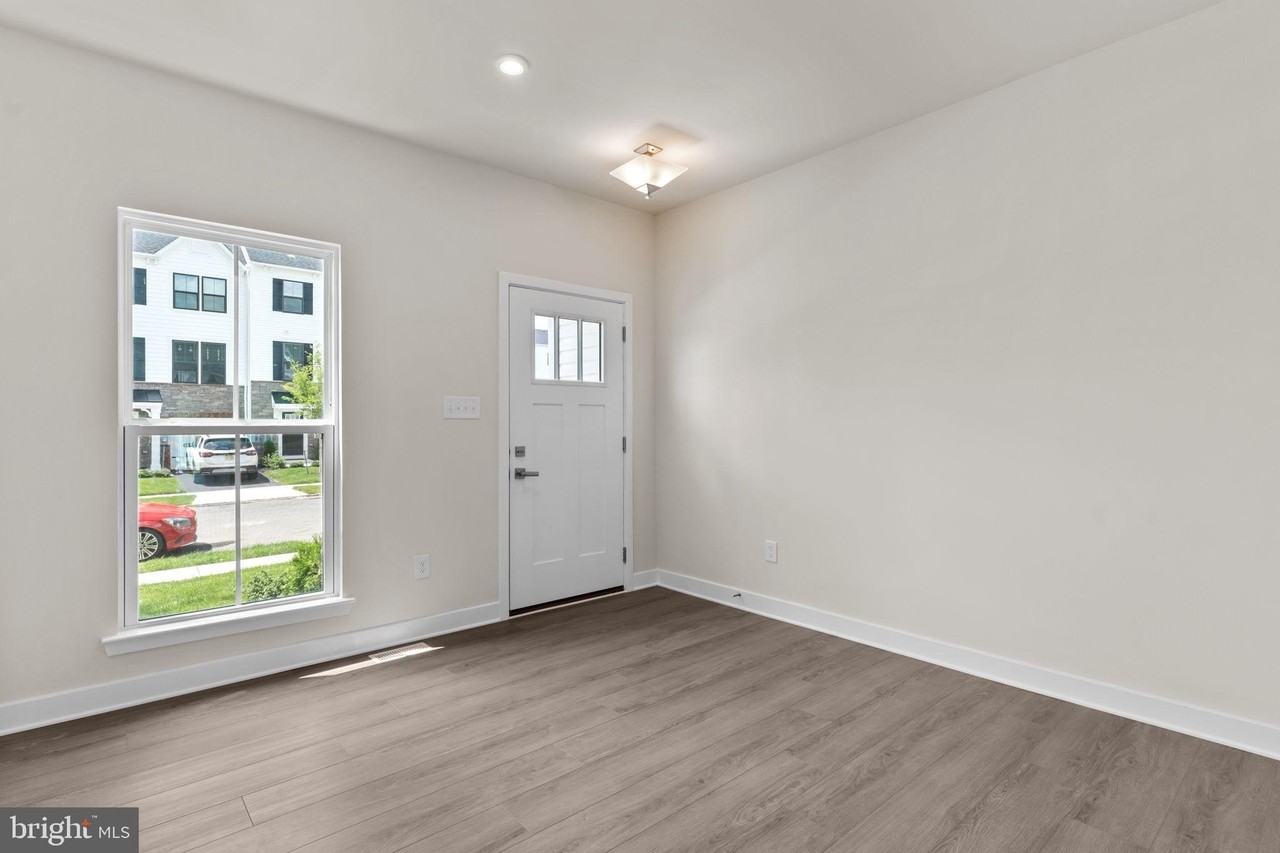 60 Rosemary Way - Photo 5 of 33