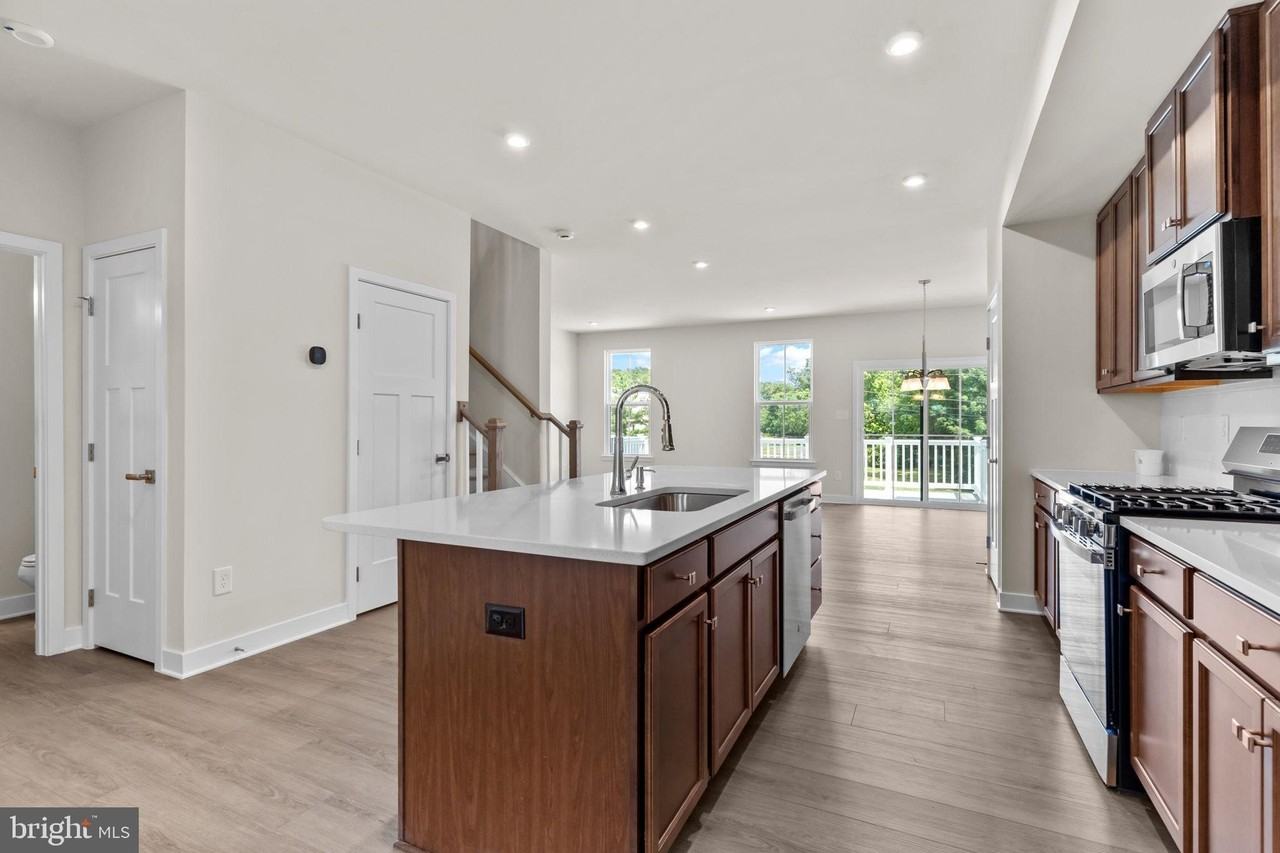 60 Rosemary Way - Photo 6 of 33