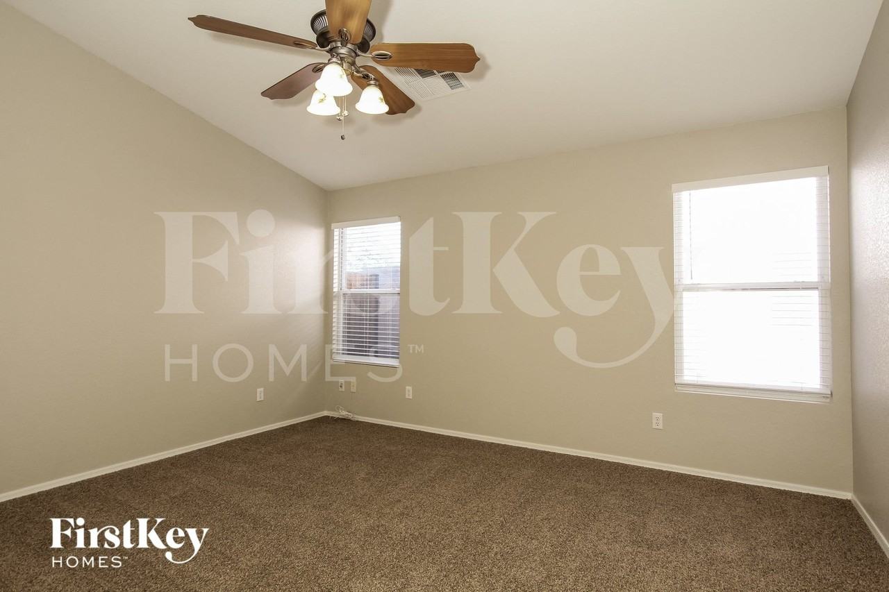 1636 E Maplewood Ave - Photo 7 of 15