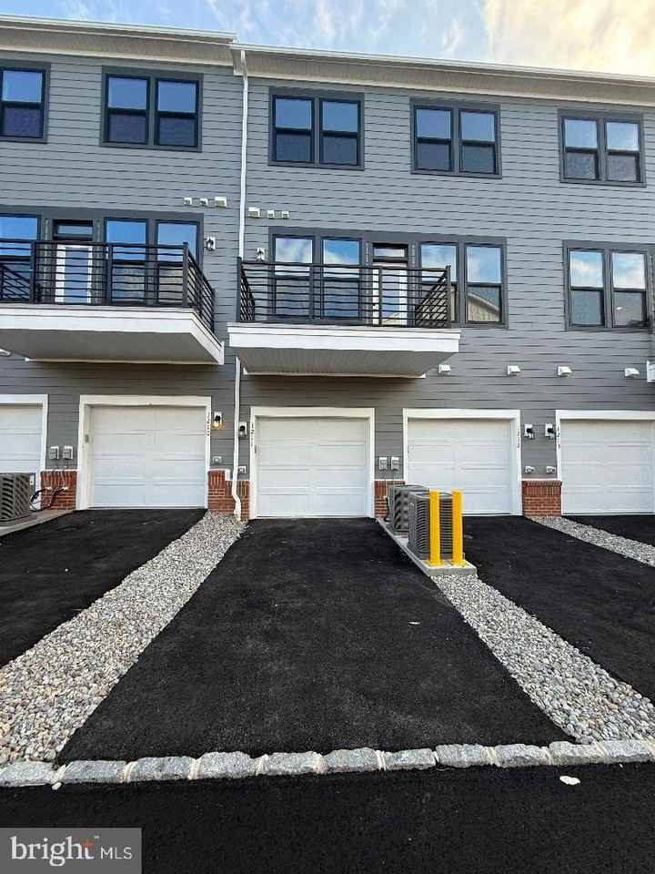 1211 Parker Blvd - Photo 2 of 14