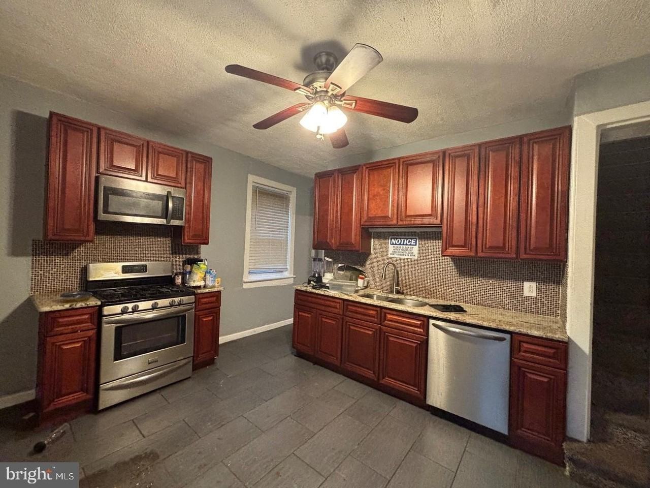649 W State St - Photo 2 of 15