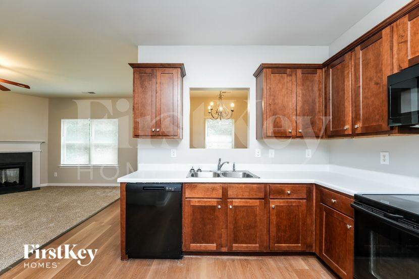 496 Grenier Ter - Photo 5 of 16