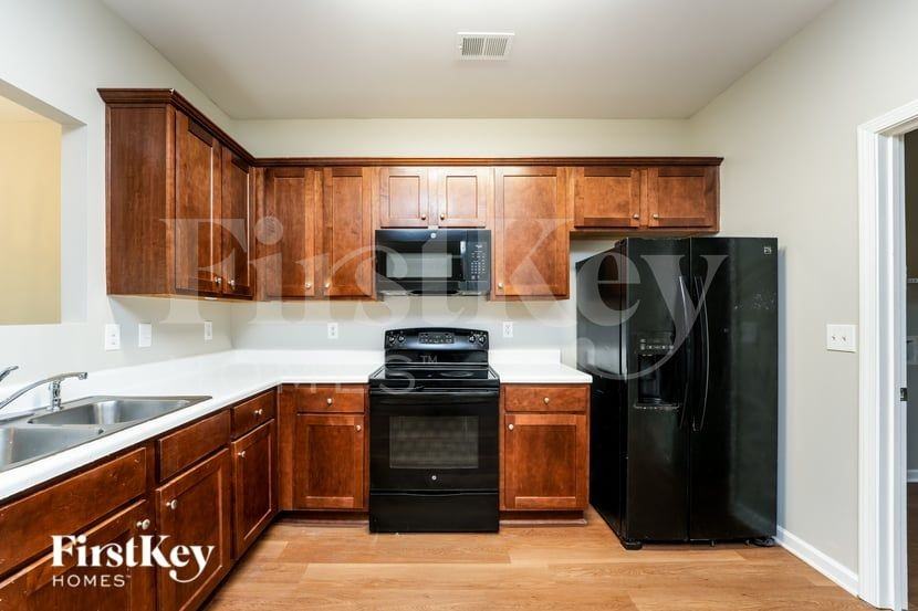496 Grenier Ter - Photo 6 of 16