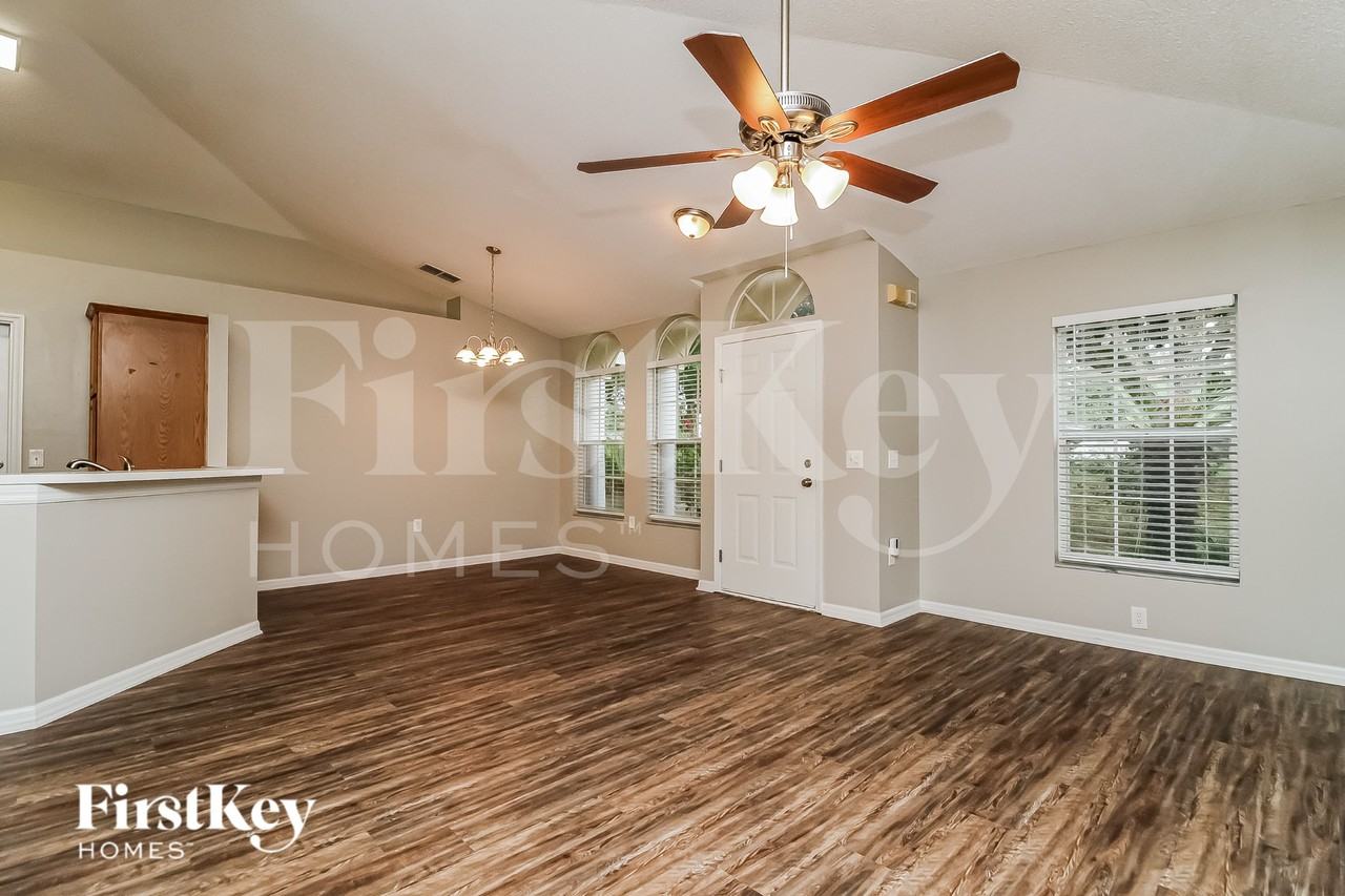 2826 Redbud Ct - Photo 3 of 16