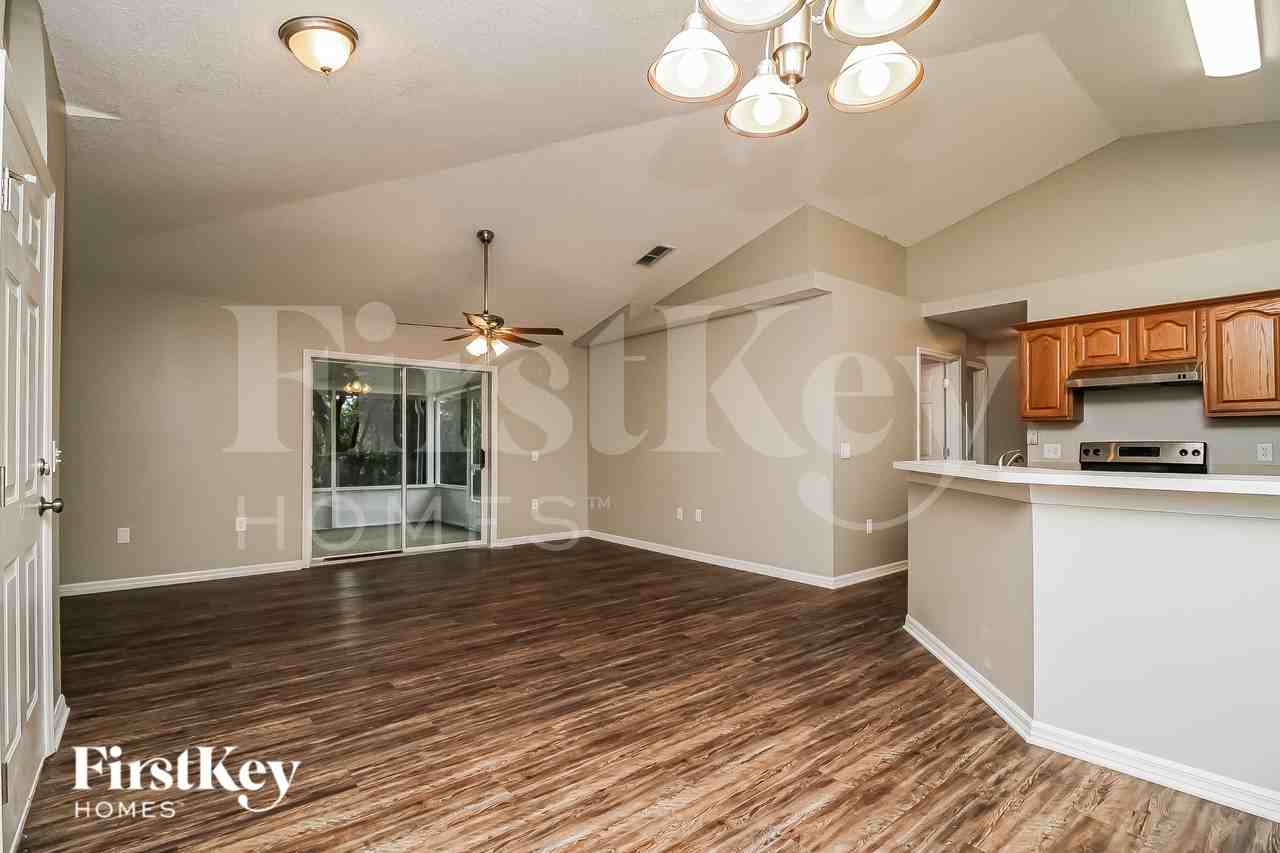 2826 Redbud Ct - Photo 4 of 16