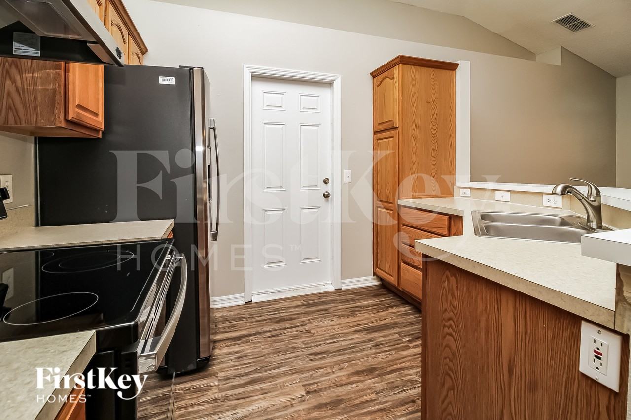 2826 Redbud Ct - Photo 5 of 16