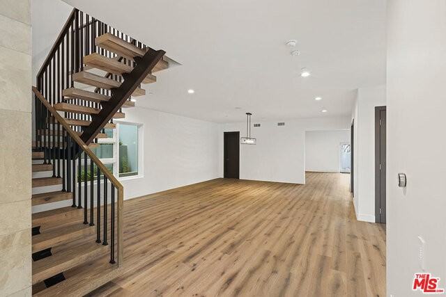 3373 Coldwater Canyon Ave - Photo 3 of 8