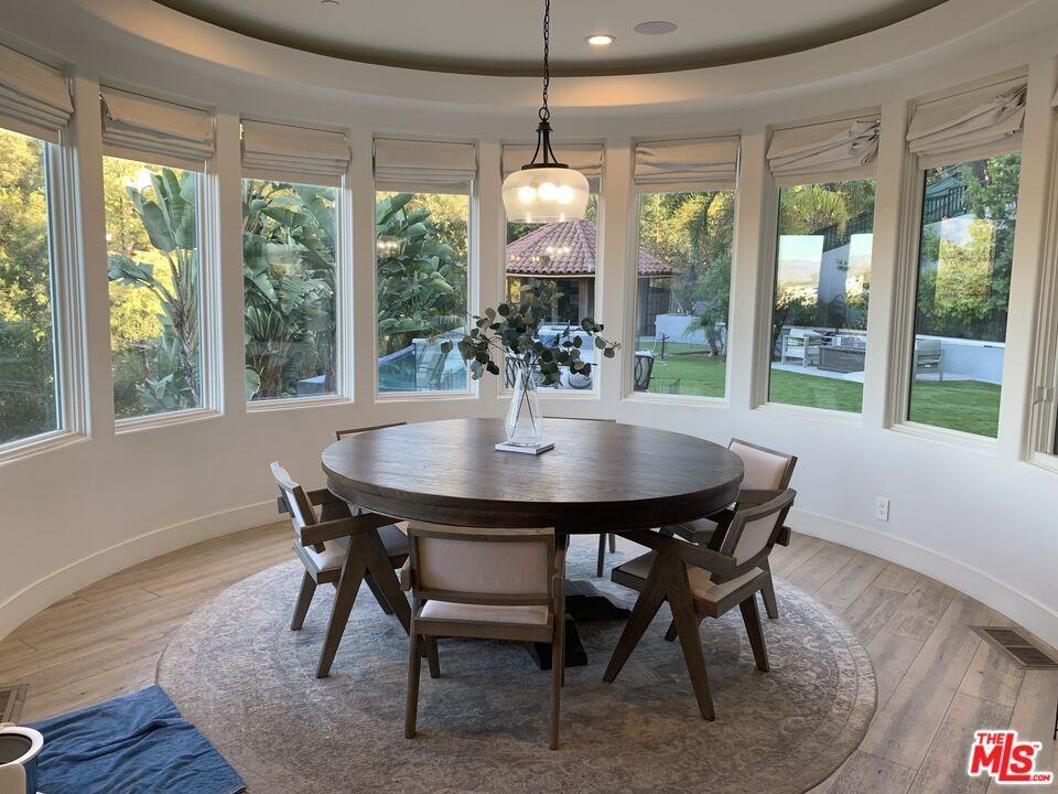 3373 Coldwater Canyon Ave - Photo 6 of 8