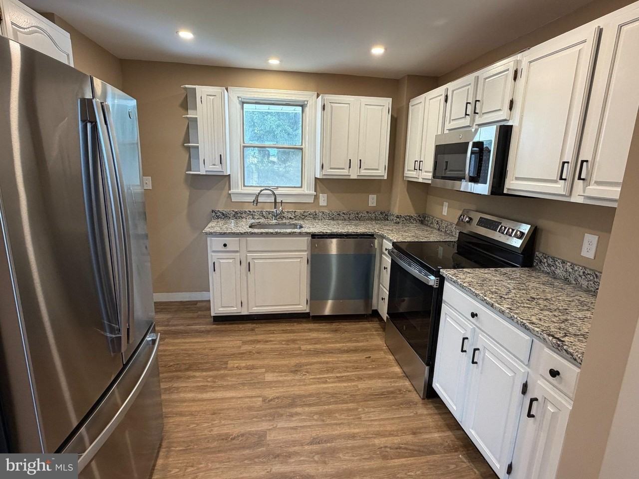 1204 N Bailey Rd - Photo 2 of 20