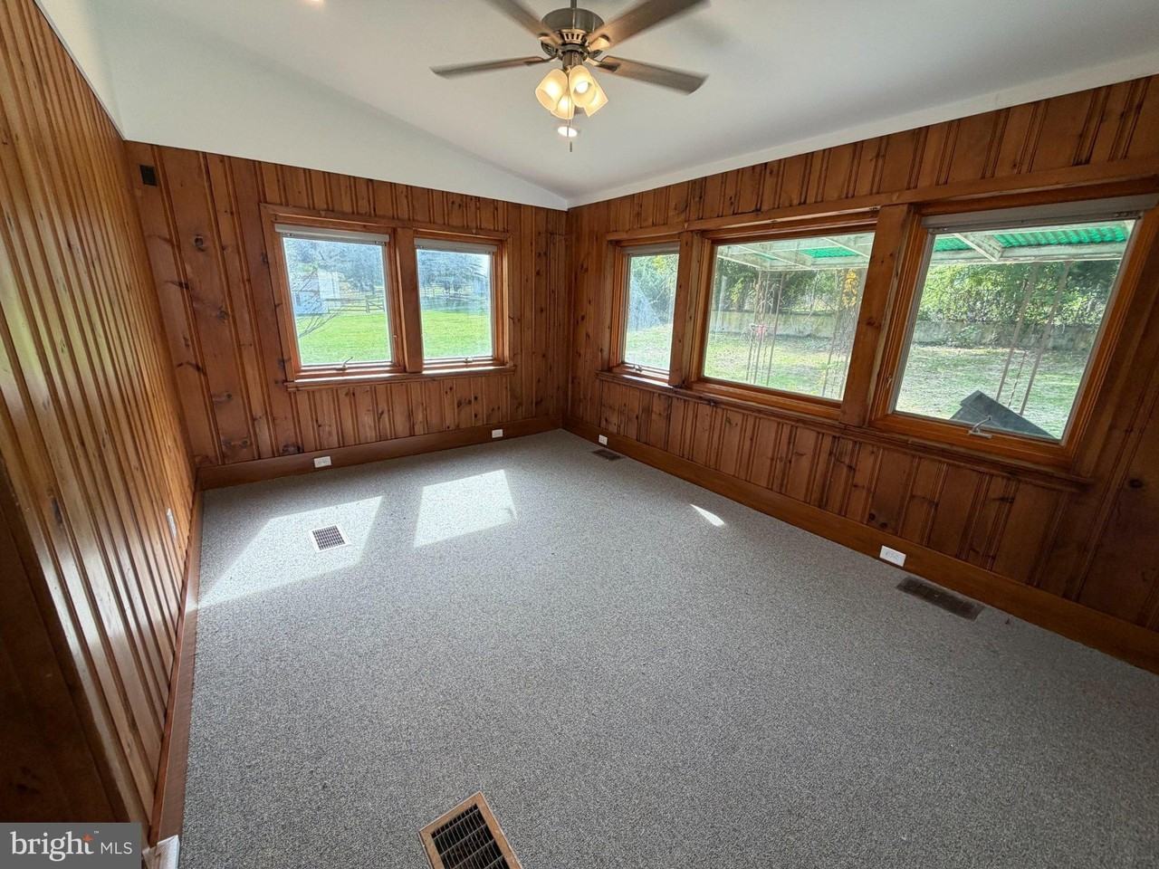 1204 N Bailey Rd - Photo 7 of 20