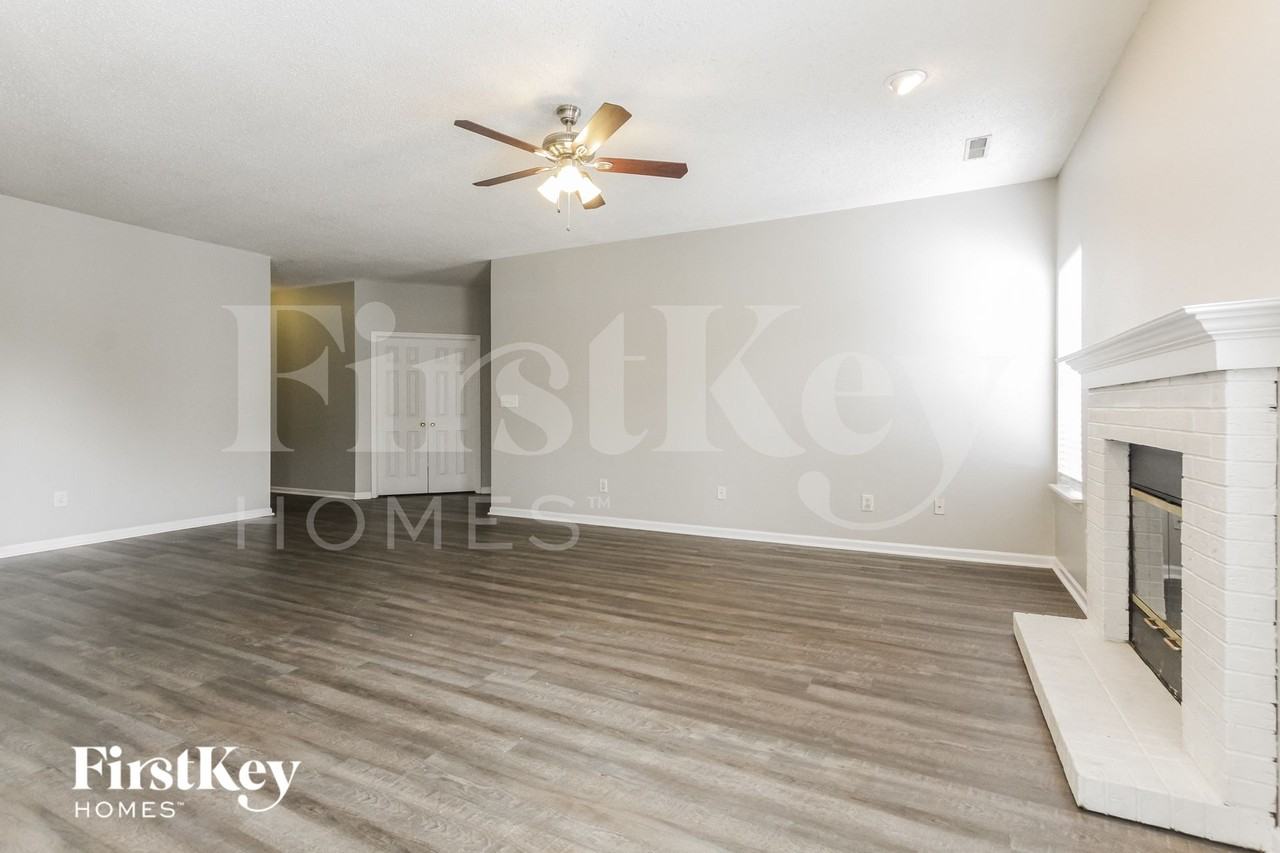 8129 Red Barn Ct - Photo 4 of 15