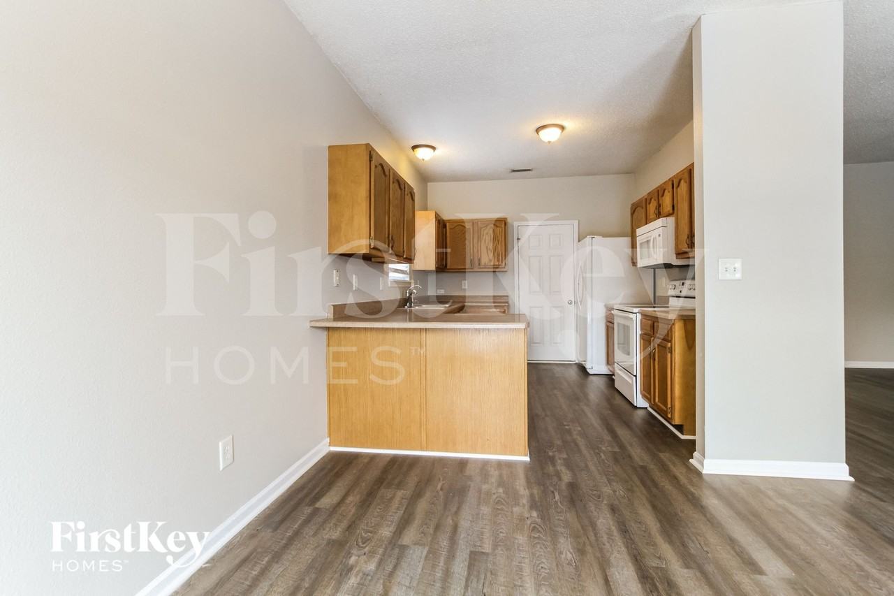 8129 Red Barn Ct - Photo 6 of 15