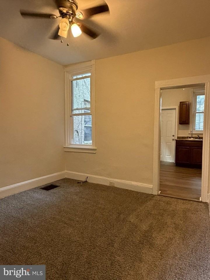 2830 Lecount St - Photo 5 of 37