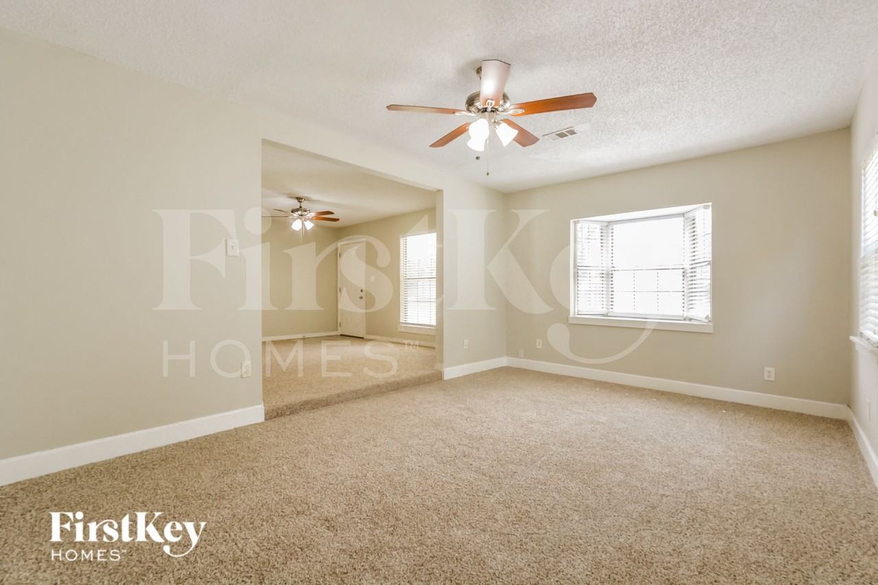 7025 Camden Ave - Photo 3 of 18