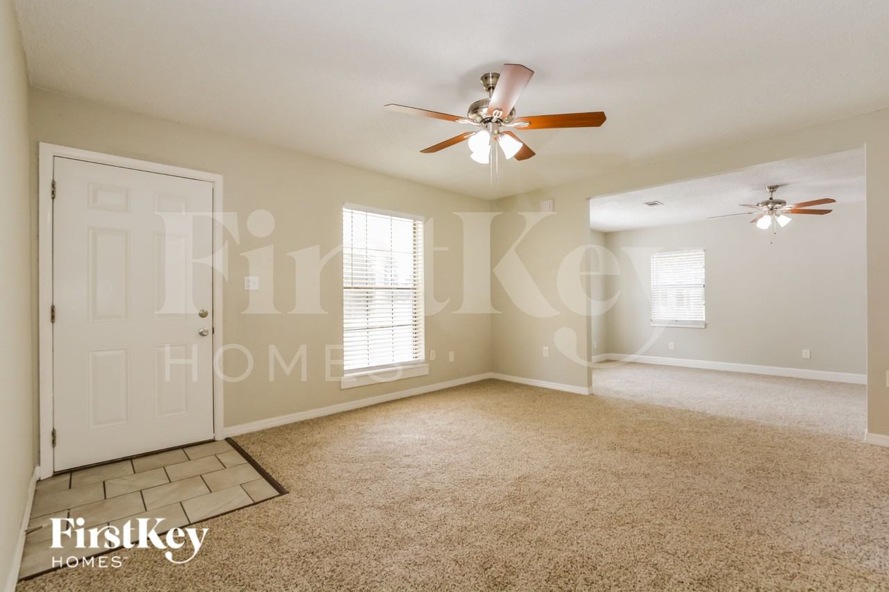 7025 Camden Ave - Photo 4 of 18