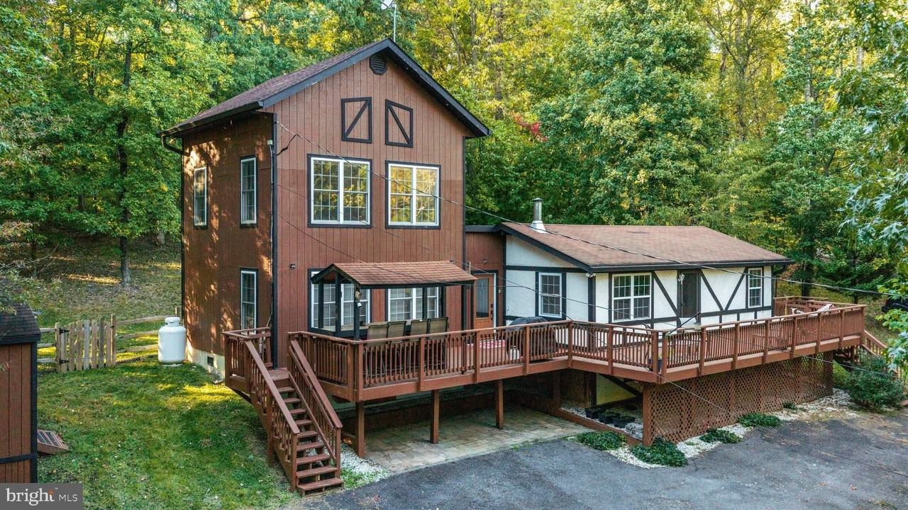 104 Laurel Ln - Photo 2 of 40
