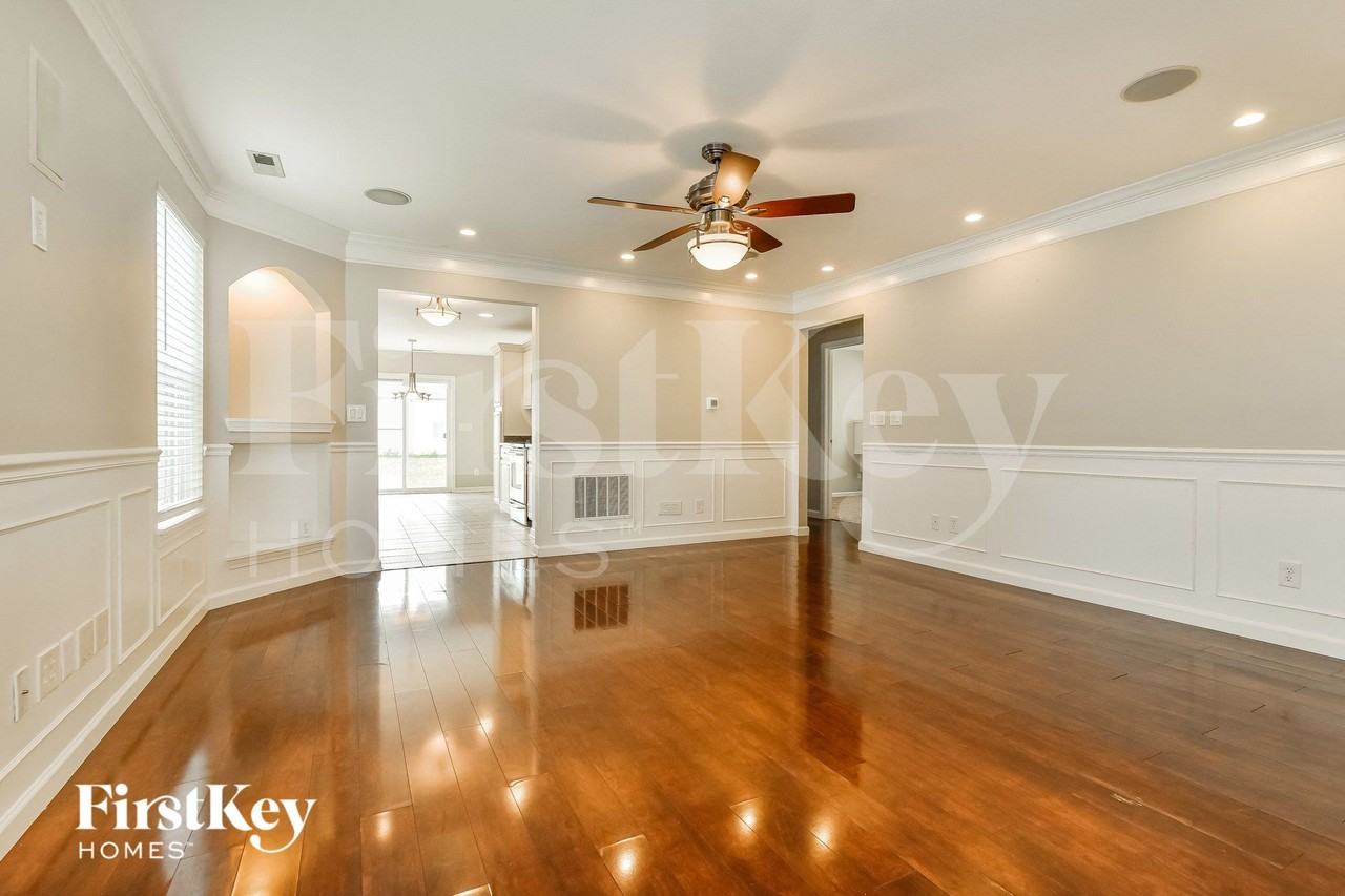 9694 Thomas Ln - Photo 3 of 15
