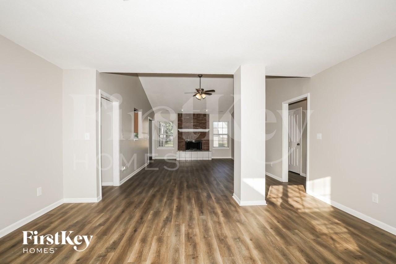 9626 Piper Lake Dr - Photo 2 of 19
