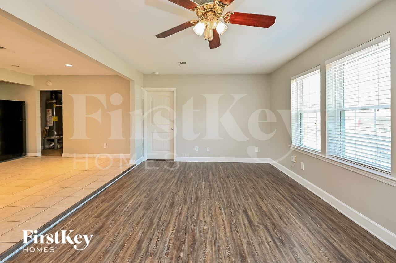 806 Rosewick St - Photo 2 of 16