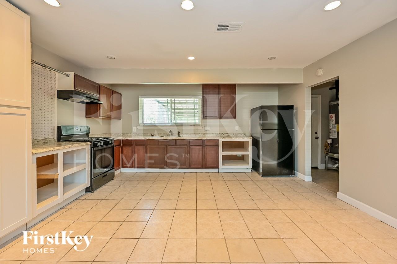 806 Rosewick St - Photo 5 of 16