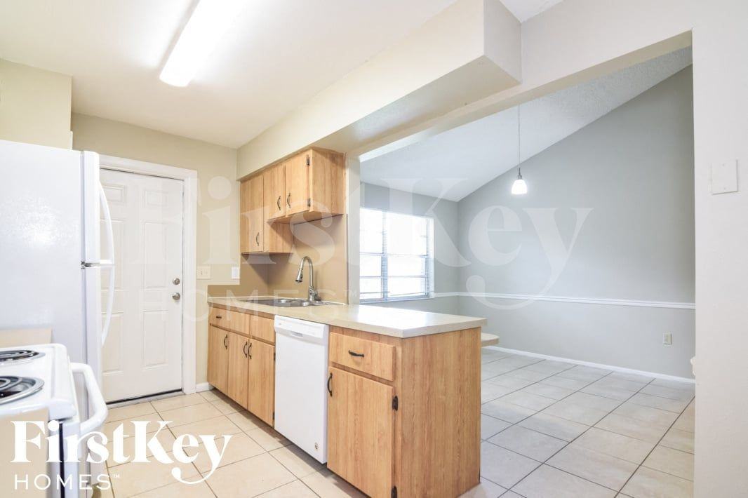 7538 Highland Grove Dr - Photo 6 of 15