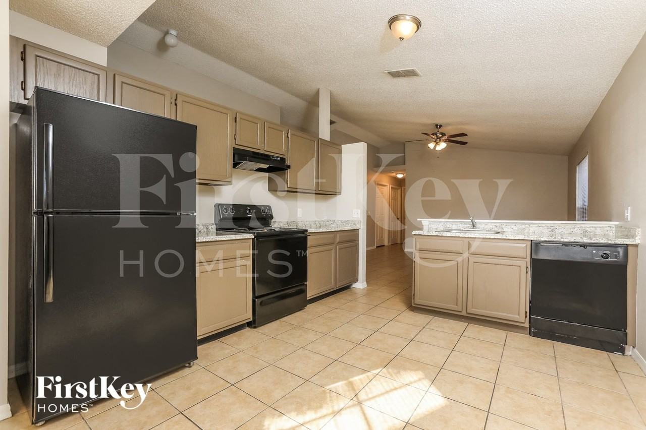 7420 Little Pond Ct - Photo 6 of 15