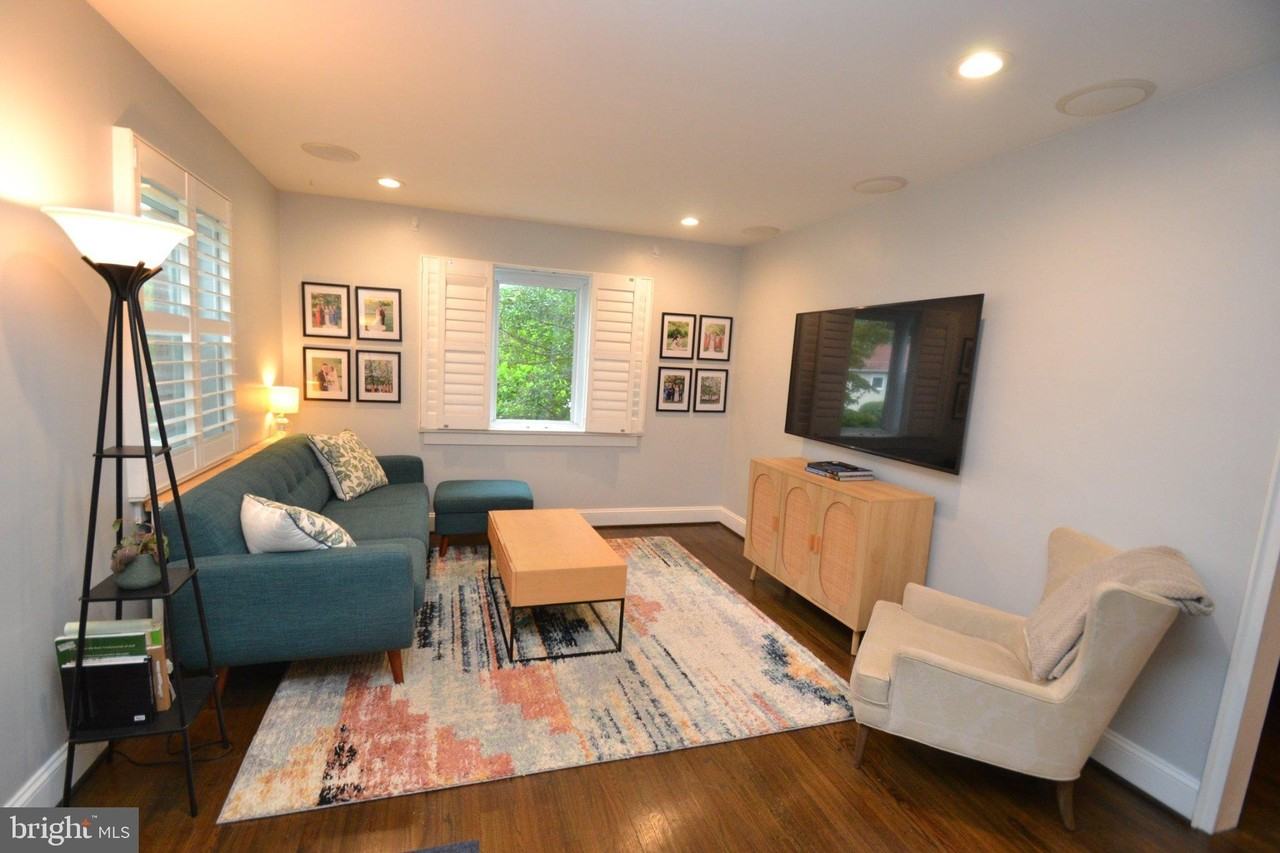 7133 Oakland Ave - Photo 3 of 21