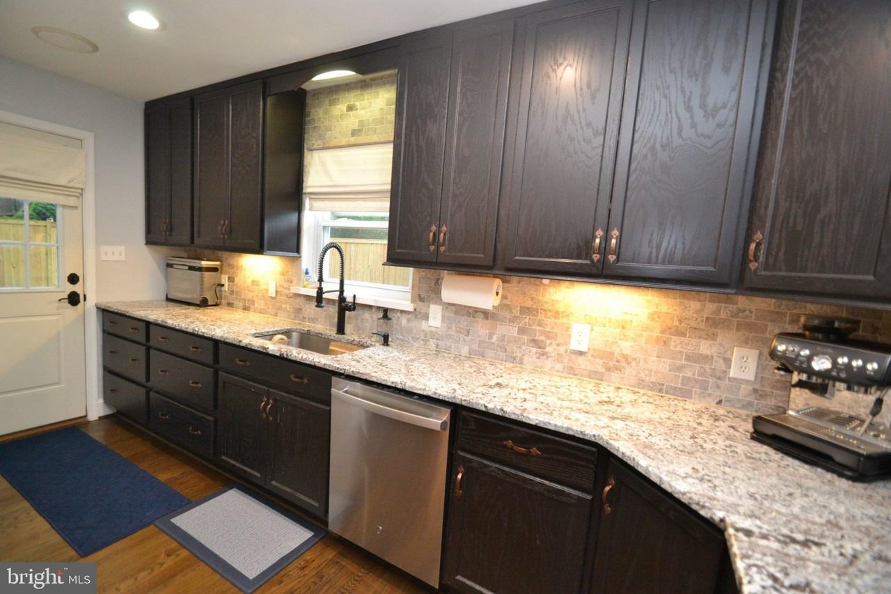 7133 Oakland Ave - Photo 6 of 21