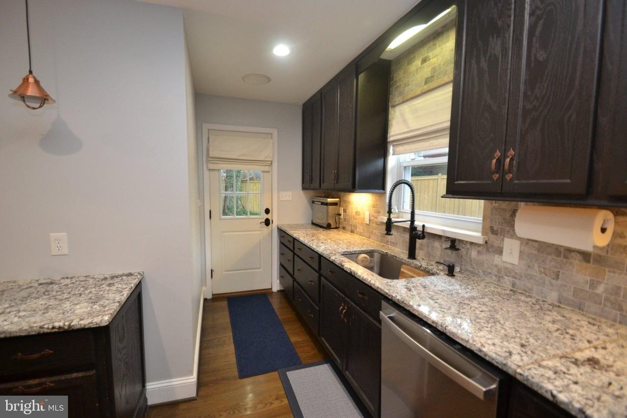 7133 Oakland Ave - Photo 7 of 21