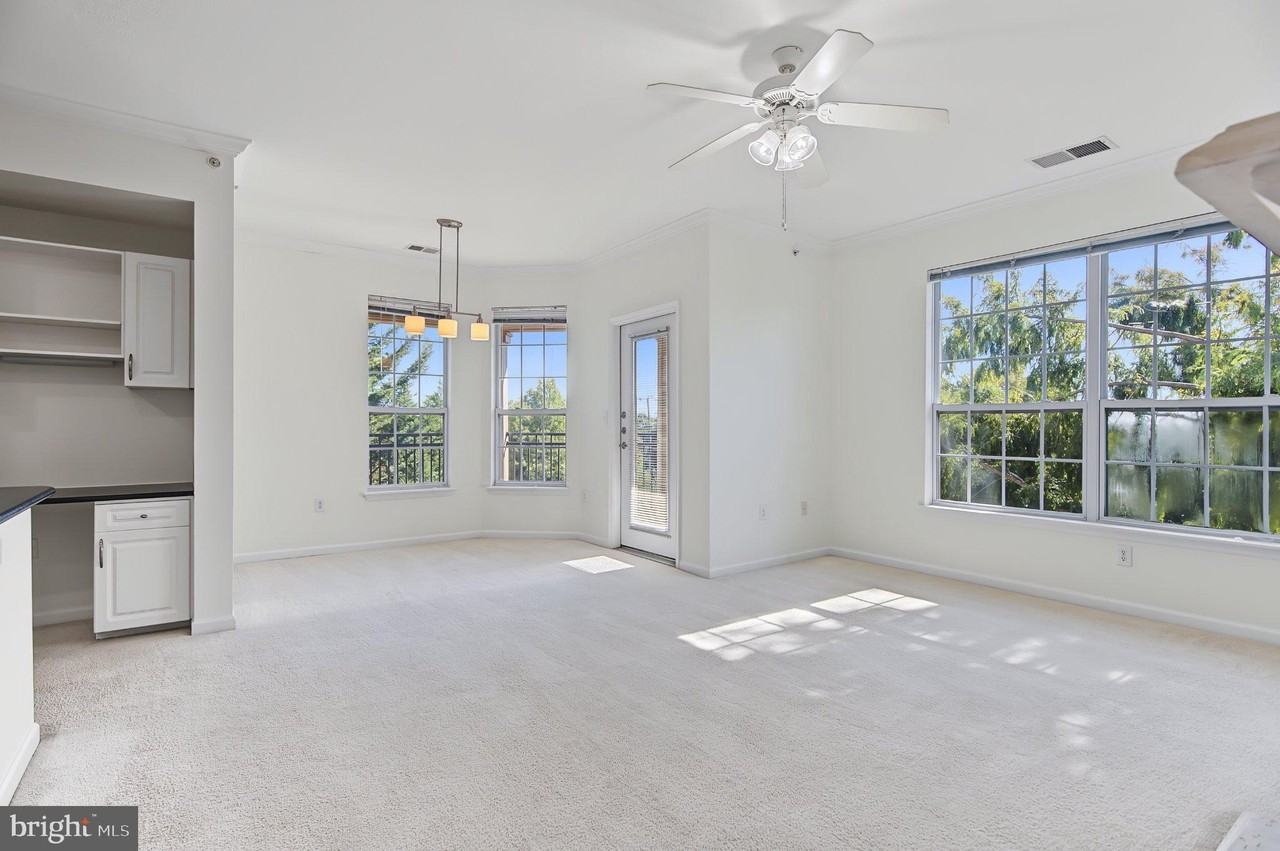 12921 Centre Park Cir #405 - Photo 5 of 32