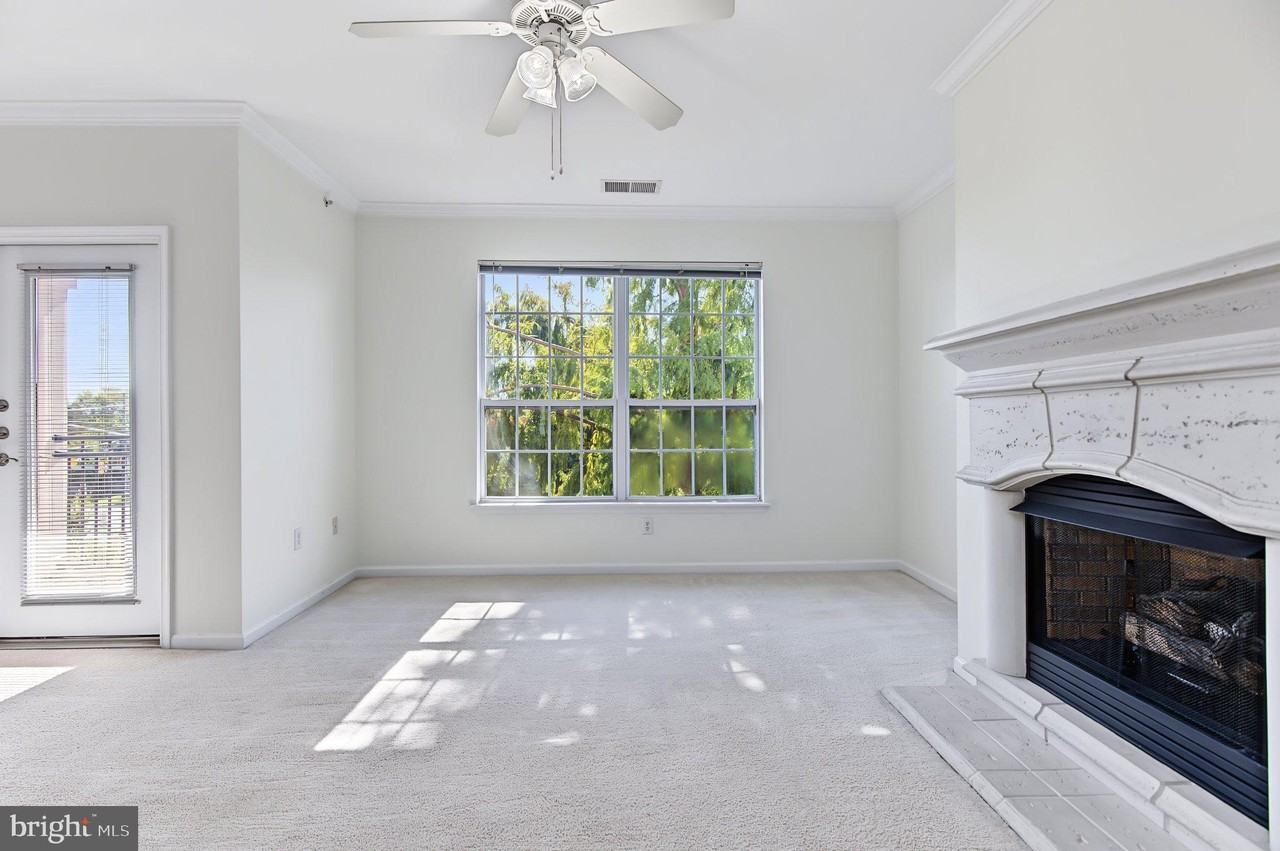 12921 Centre Park Cir #405 - Photo 6 of 32
