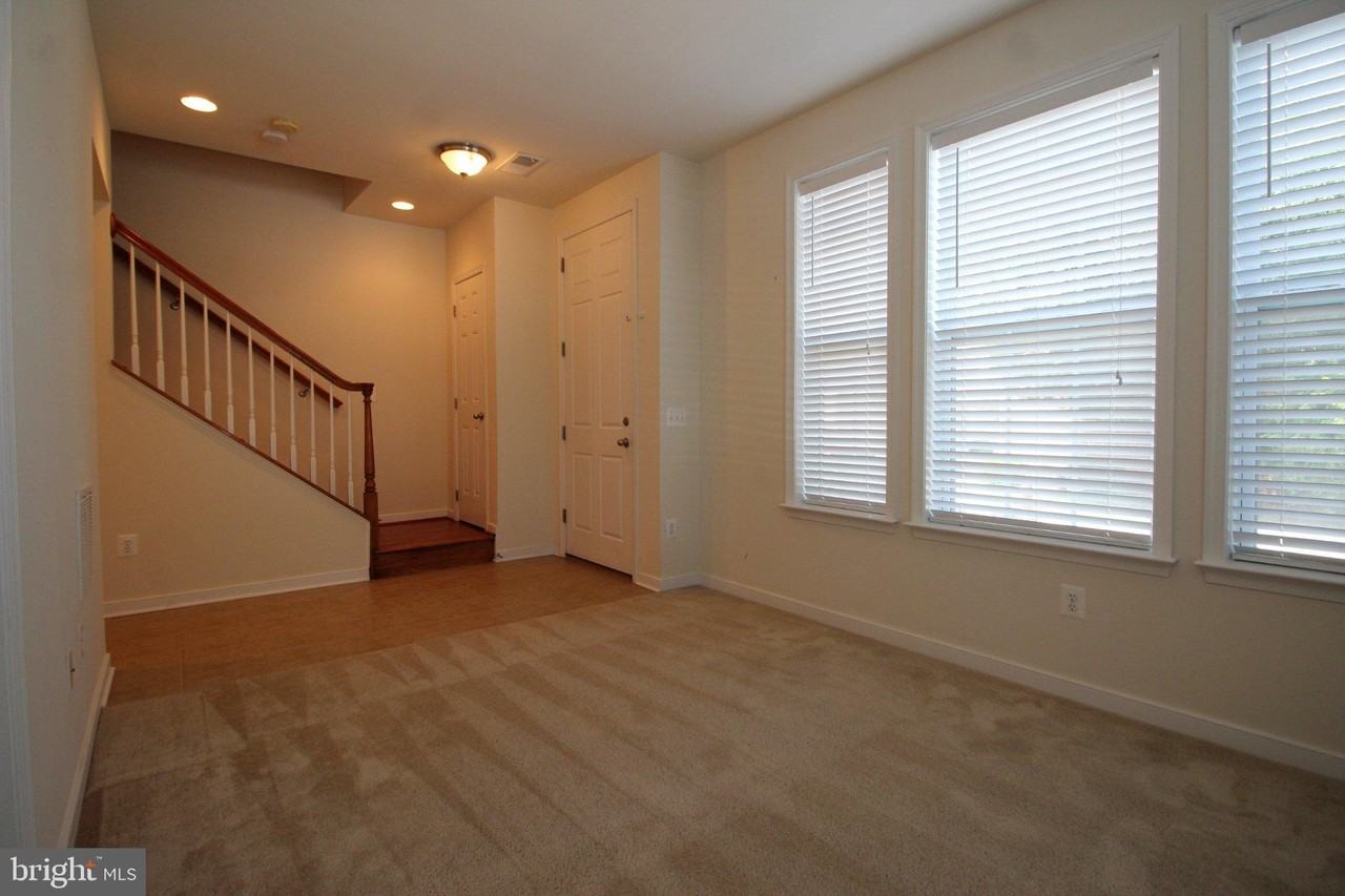 5800 Foley St - Photo 4 of 27