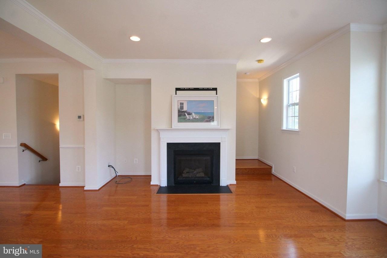 5800 Foley St - Photo 6 of 27