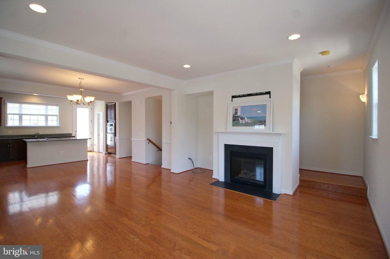 5800 Foley St - Photo 7 of 27