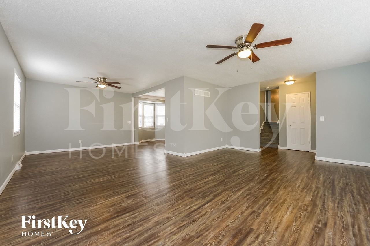 6363 Nw 49th St - Photo 4 of 15
