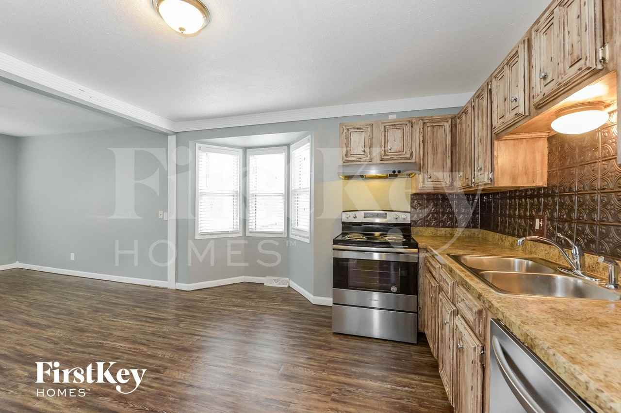 6363 Nw 49th St - Photo 6 of 15