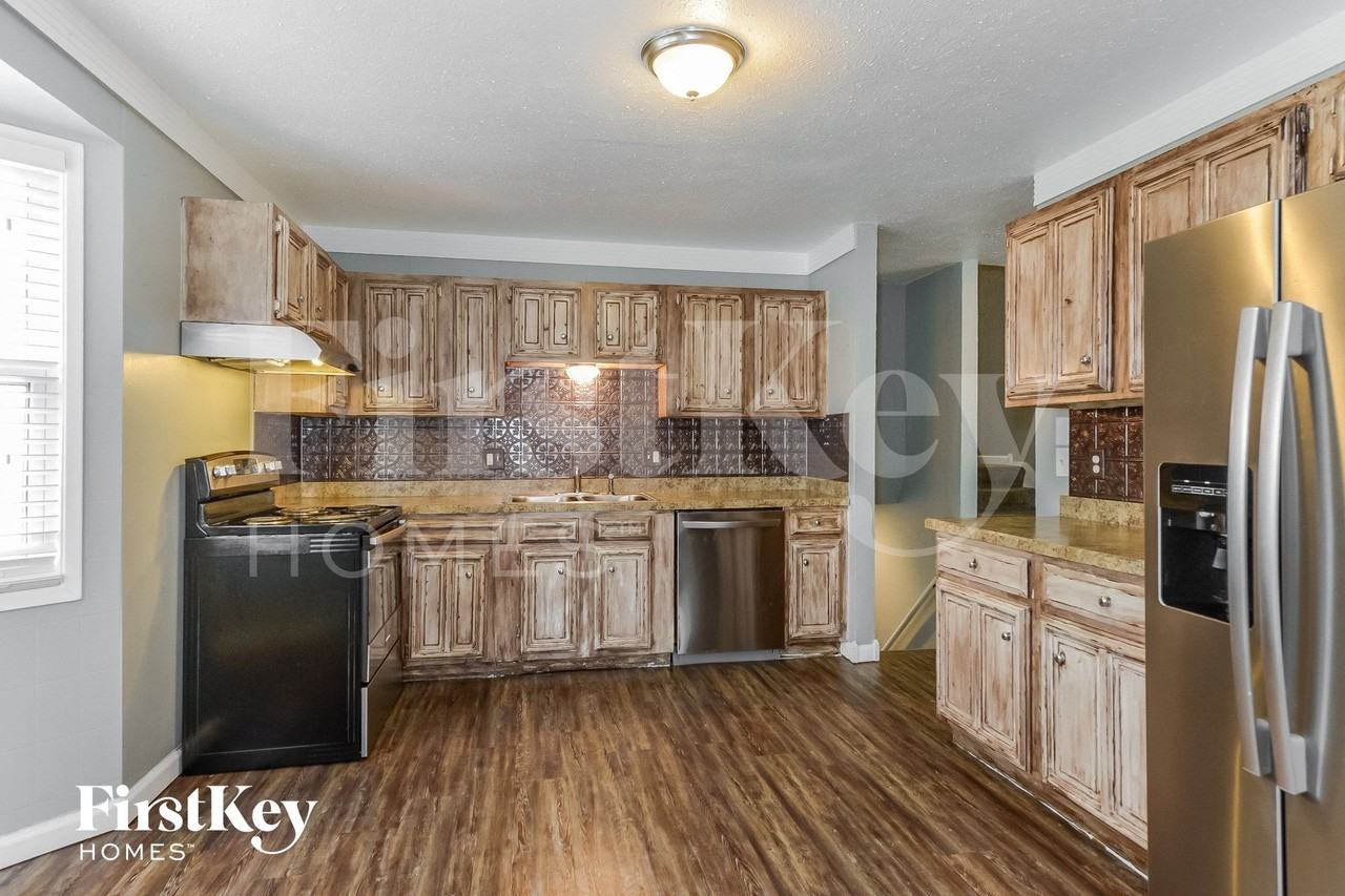 6363 Nw 49th St - Photo 7 of 15