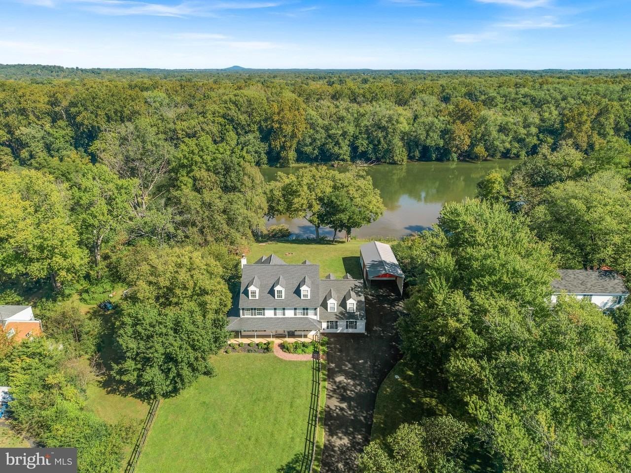 19091 Youngs Cliff Rd - Photo 3 of 50