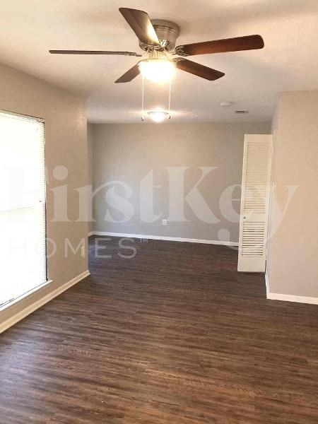 606 E Center St - Photo 3 of 21