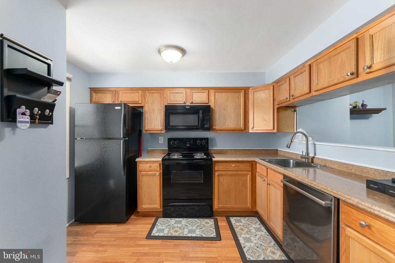 1684 Thenia Pl - Photo 2 of 33
