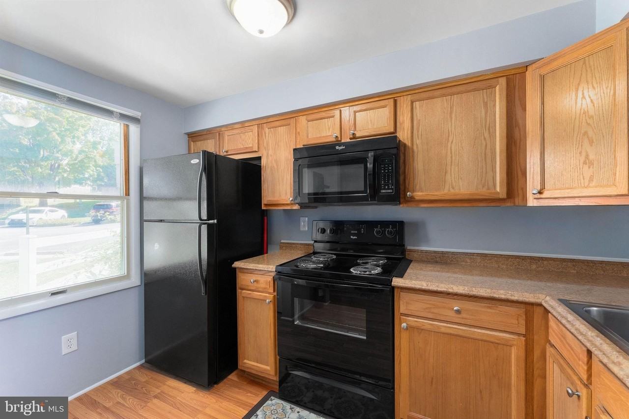 1684 Thenia Pl - Photo 3 of 33