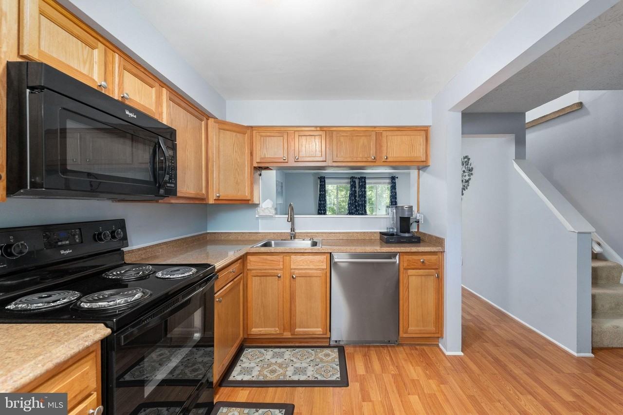 1684 Thenia Pl - Photo 4 of 33