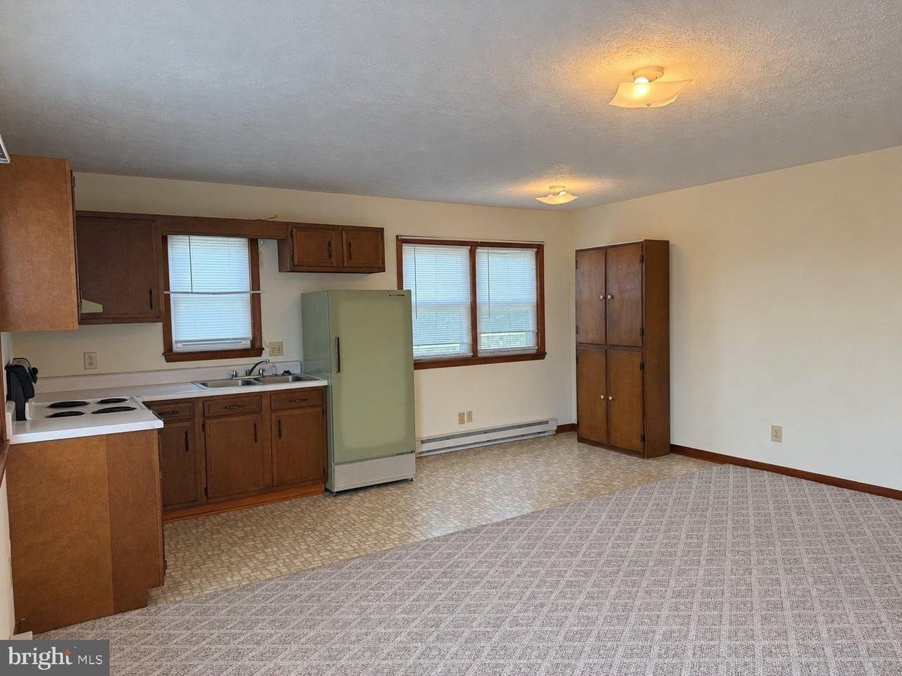 456 Rockville Rd - Photo 4 of 11
