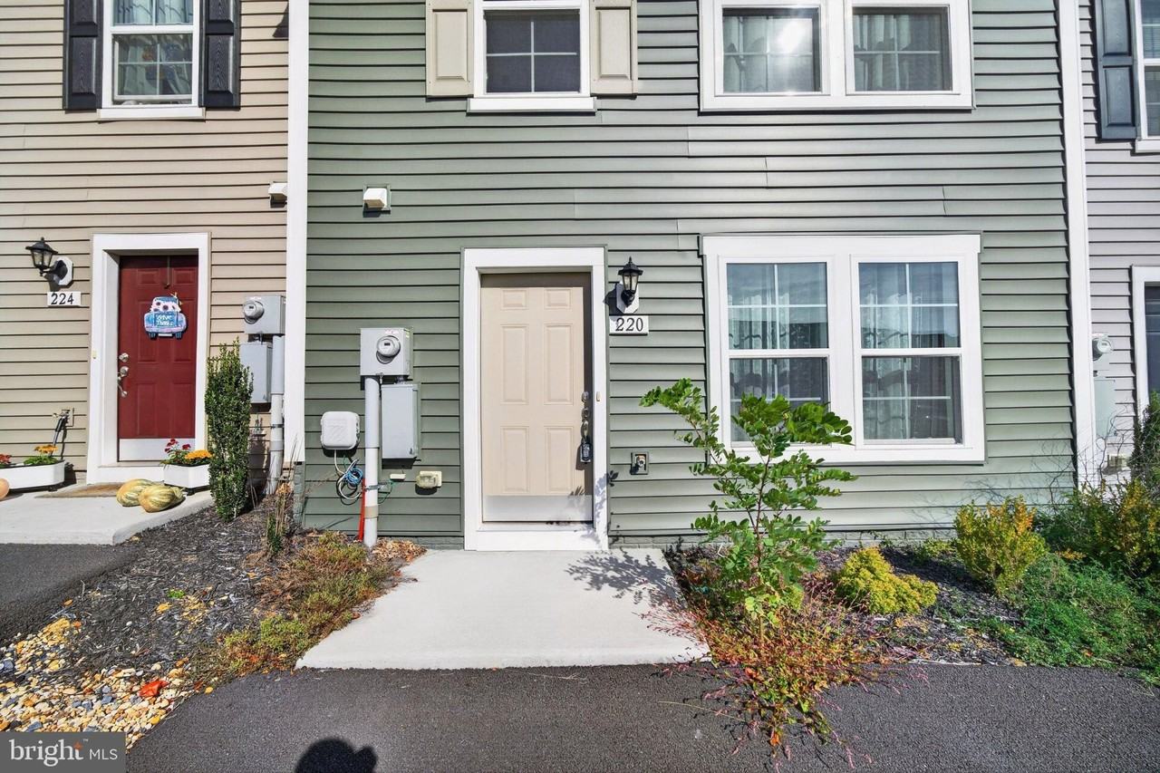 220 Gentle Breeze Dr - Photo 2 of 21
