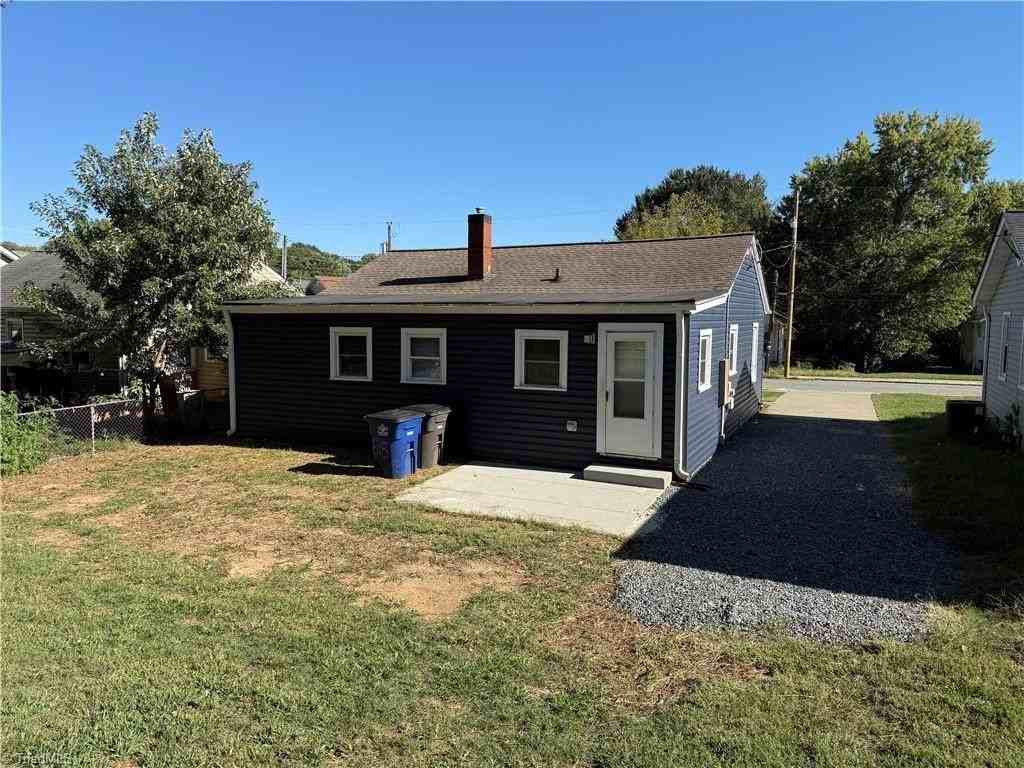 515 W Sprague St - Photo 3 of 15