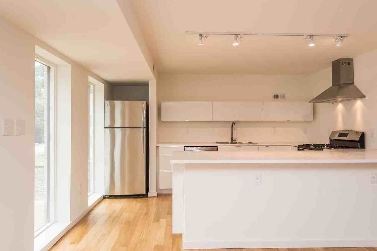 411 Jefferson St - Photo 4 of 28