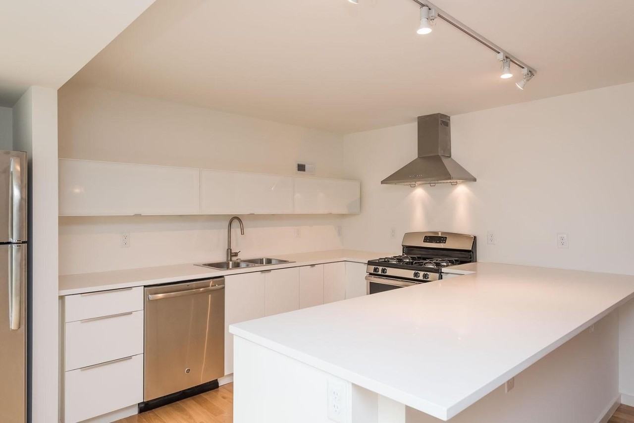 411 Jefferson St - Photo 5 of 28