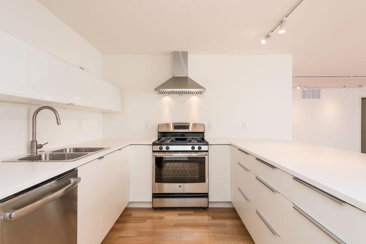 411 Jefferson St - Photo 7 of 28